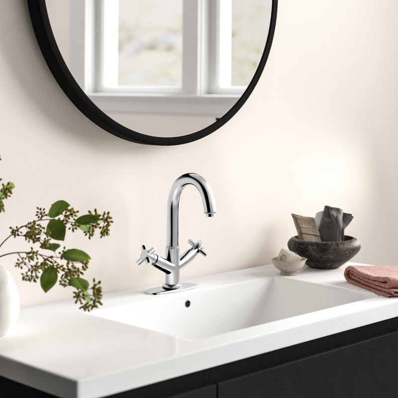 Robinet pour salle de bain avec poussoir et plaque de plancher optionnelle Concord, Chrome poli