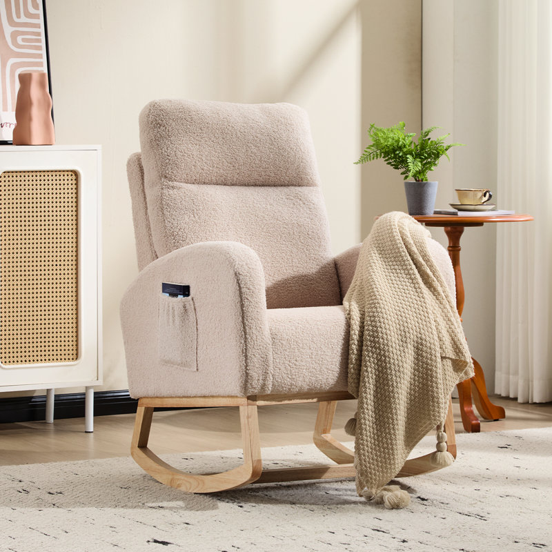 Fauteuil oscillant confortable pour la chambre de bébé