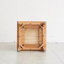 Armoire de rangement en chêne massif pour le salon - table de rangement d'armoire de coin autoportante avec porte en verre rétro, 2 tablettes, 1 tiroir et poignée en laiton pour le meuble télé d'entrée
