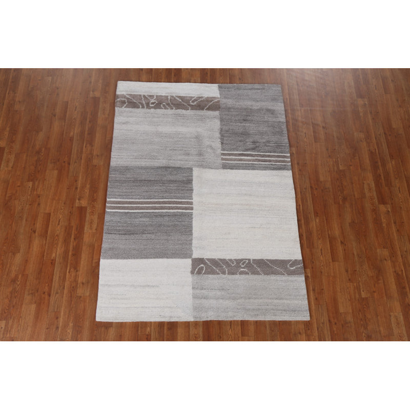 Tapis unique gris, ivoire et argenté de 4 pi 7 po x 6 pi 6 po