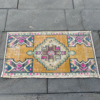 Handmade Vintage Turkish Wool Rug - Small Bohemian and Ethnic Anatolian Carpet Ideal for Any Room