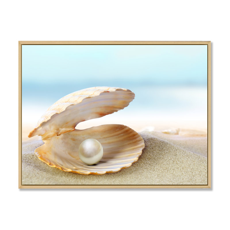 Coquillage avec une perle - Photographie sur toile, H 24 po x l 32 po x P 1 po, Cadre flottant en érable