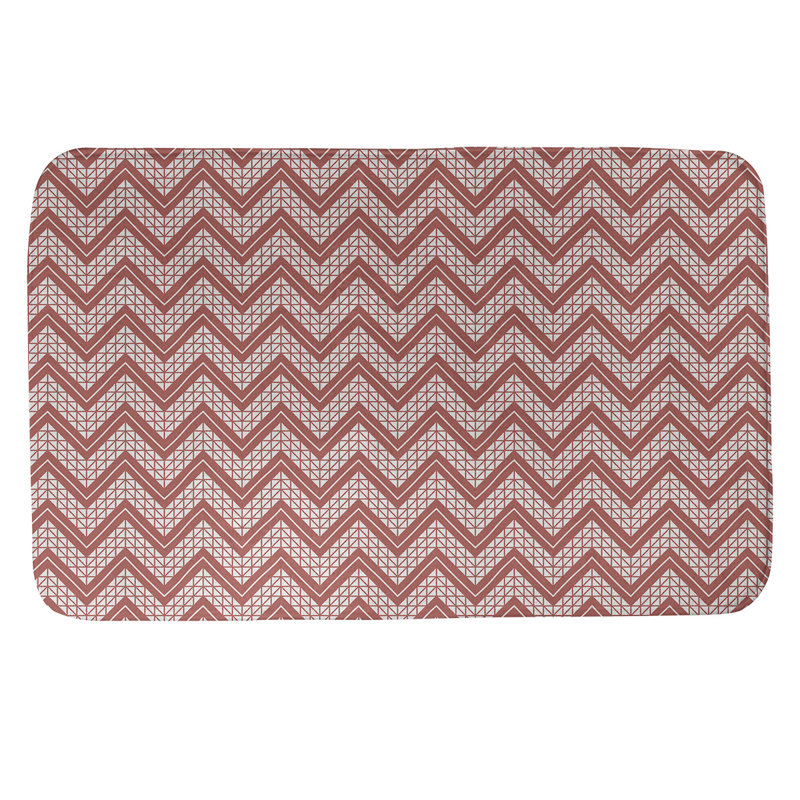 Tapis pour salle de bain à motif à chevrons à la main Stephenie, l 17 po x L 24 po, Rouge