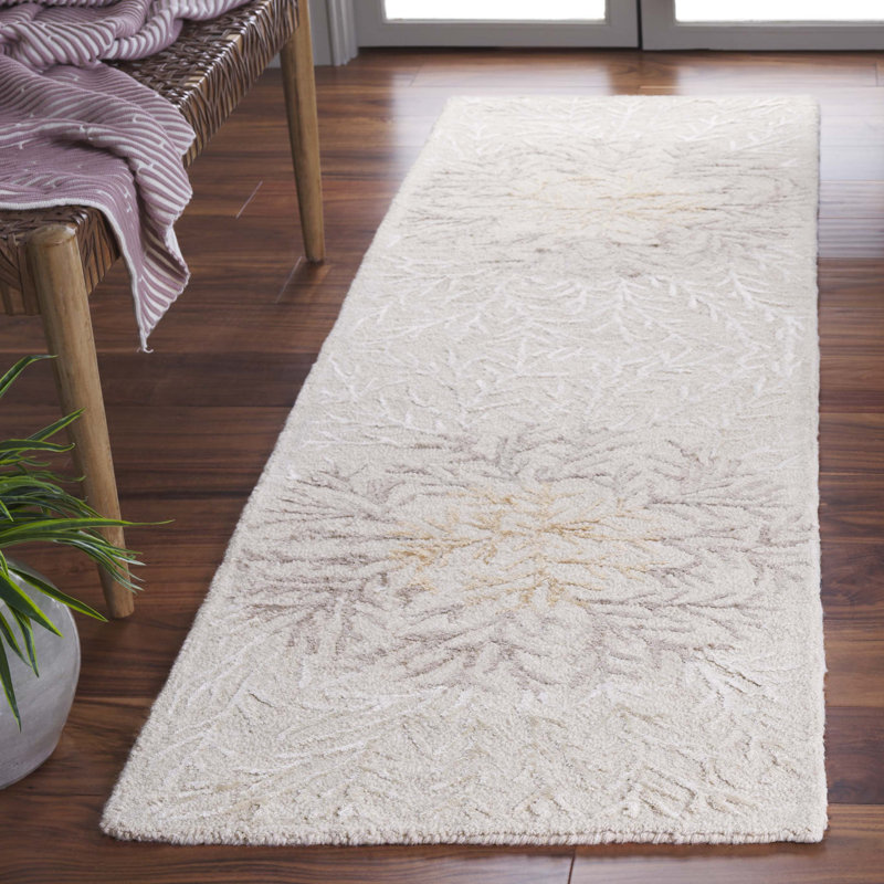 Soho Hand Tufted Wool/Cotton/Viscose Floral Rug in Beige/Brown, Runner 2'3" x 8'