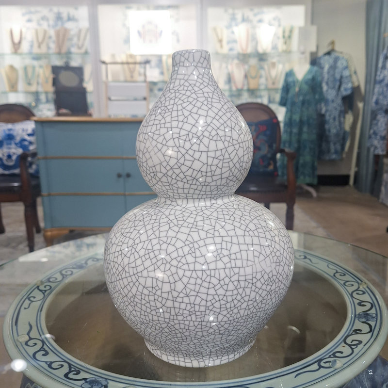 Vase en porcelaine blanc cassé
