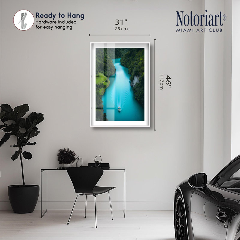 «Rio Dulce Waters Shadowbox» par Notoriart, H 46 po x l 31 po, Blanc
