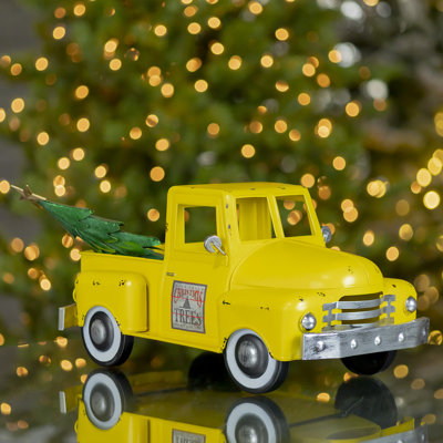 Camion de Noël à l'ancienne avec arbre