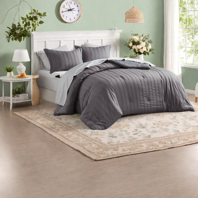 Plush 7-piece Bedding Sets, Polyester Comfort With Modern Striped Design For Versatile Spaces