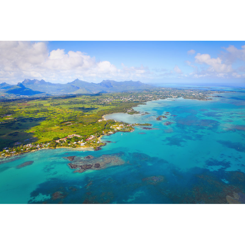 Vue aérienne de l'île Maurice par Narvikk, H 20 po x l 30 po
