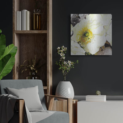 «White Poppies Up Close Neutral» par Shirley Novak, art mural en métal