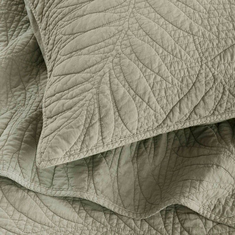 Breathable Cotton Quilt Set with Temperature-Regulating Touch