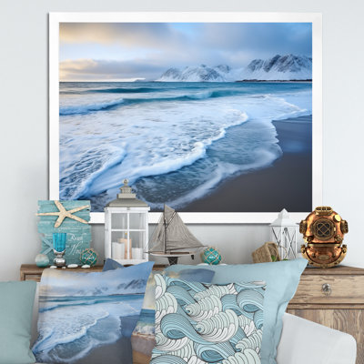 Vague blanche et calme sur la plage côtière I - art mural plage