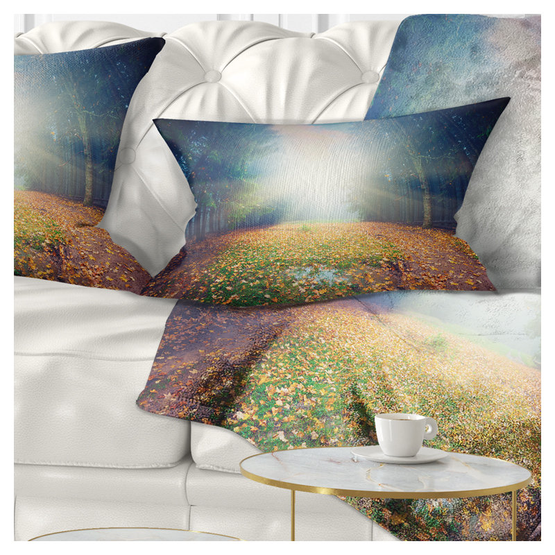 Coussin décoratif "Rising Sun Over Arched Forest"