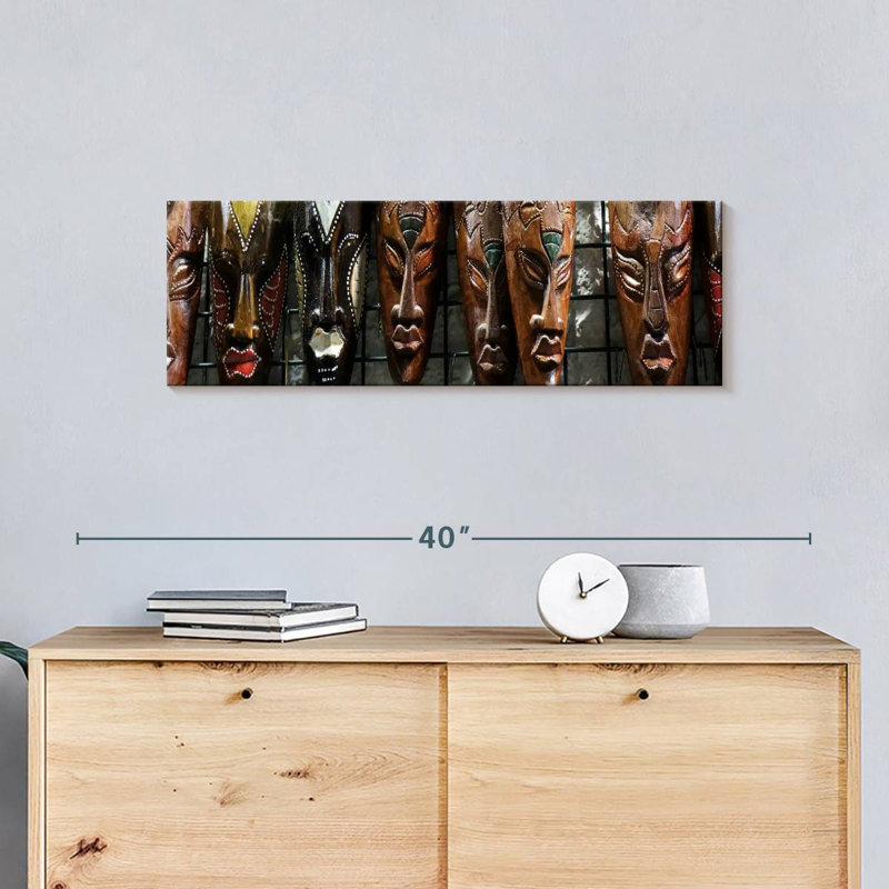 «Carved African Masks», reproduction sur toile, H 10 po x l 30 po x P 1,25 po