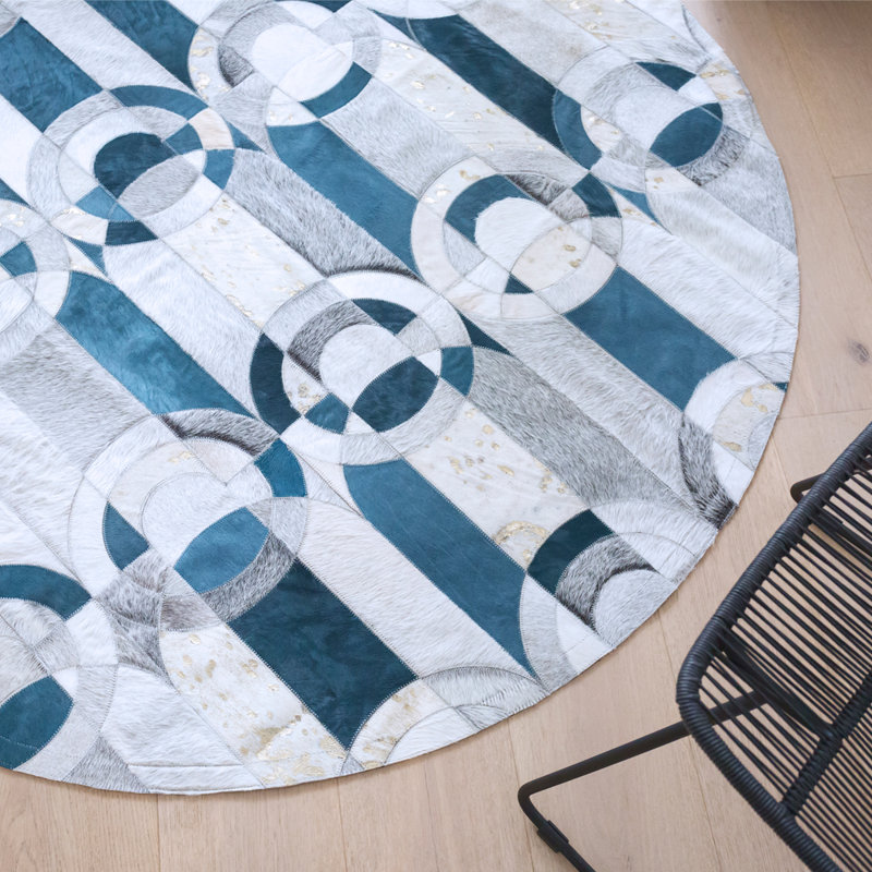 Cowhide Area Rug, Round 4'11''