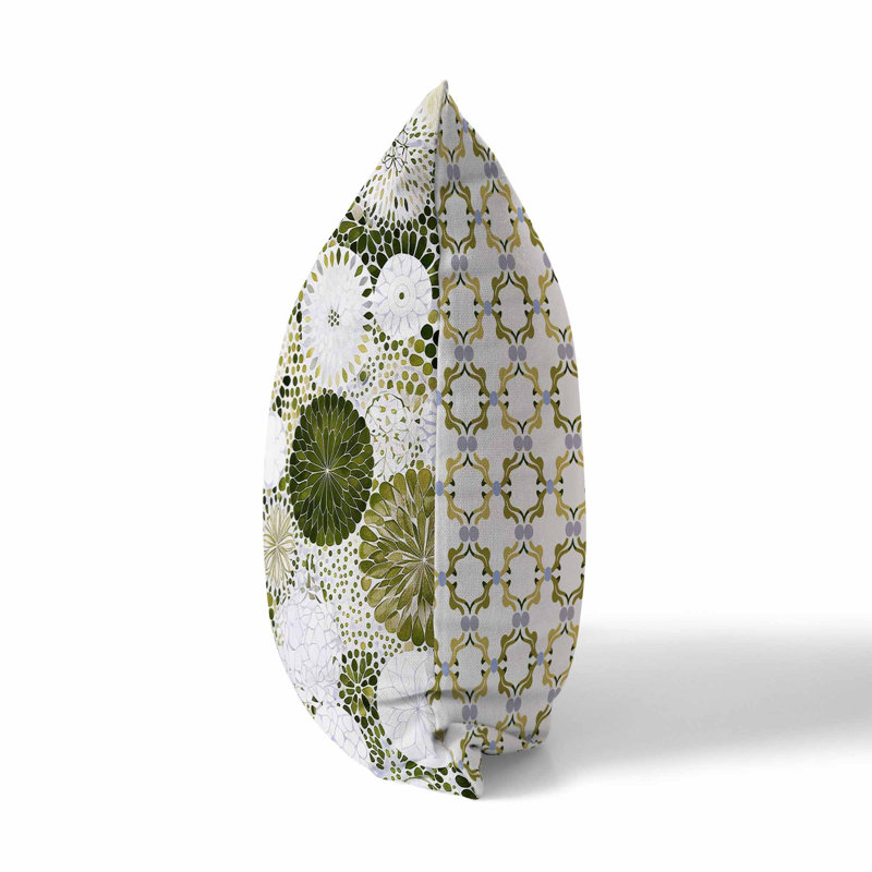 Coussin décoratif réversible intérieur / extérieur Crystal Drift, H 26 po x l 26 po, Vert / crème floral / géométrique