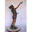 Statue fille en sable avec deux oiseaux bleus - sculpture de haute qualité coulée à la main, L 25 po x l 23 po x H 41 po