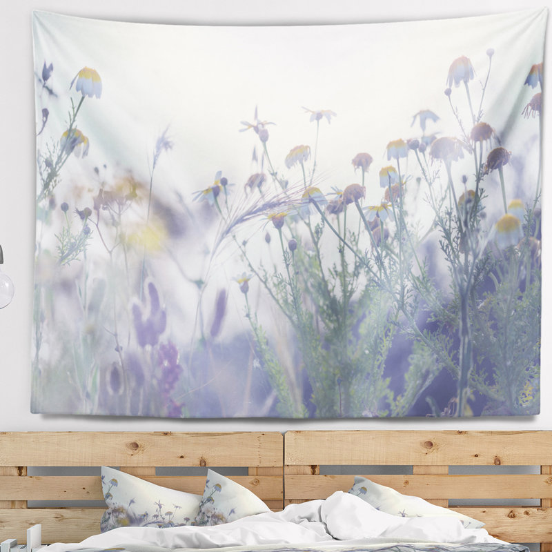 Fleurs d'été en tapisserie brumeuse, H 32 po x l 39 po