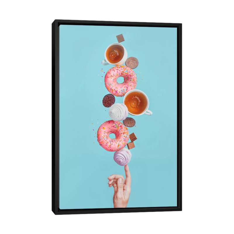 «Weekend Donuts» par Dina Belenko, reproduction sur toile tendue sur châssis, H 26 po x l 18 po x P 1,5 po, Pas de tapis