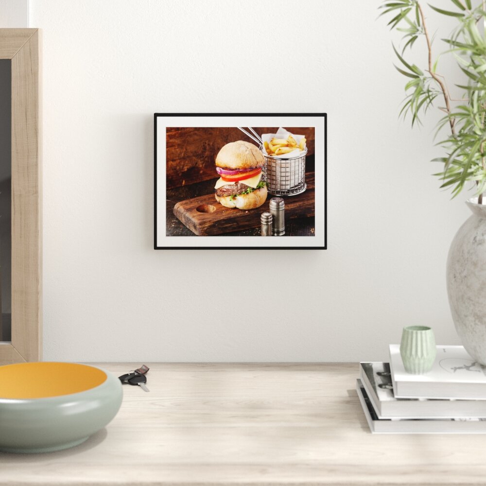 Gerahmtes Poster Cheesburger mit Pommes