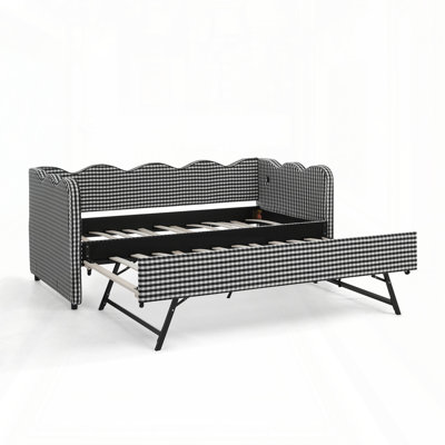Cozy Gingham Daybed with Trundle