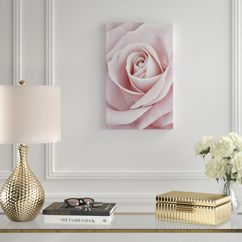 Rose rose par Cora Niele - reproduction de photo sur toile, H 19 po x l 12 po x P 2 po