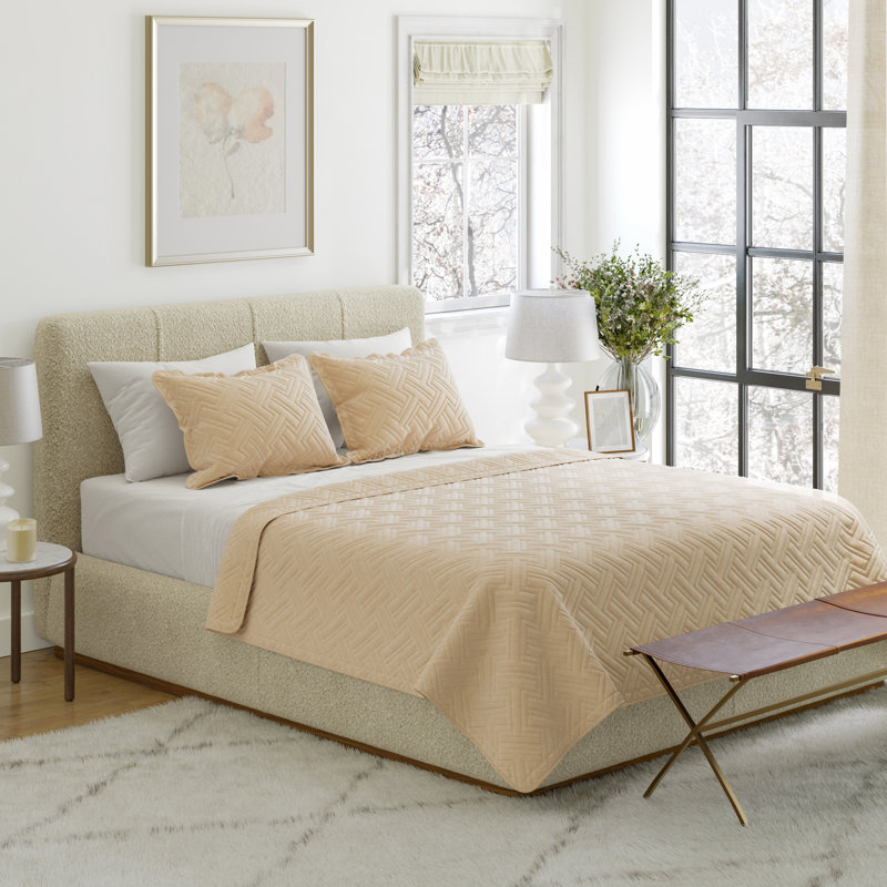 3-Piece King Quilt Bedding Set - Bedspread and 2 King Pillow Shams with Embossed Diamond Pattern - Lightweight Bed Set for All Seasons - Soft Microfiber Coverlet by Lavish Home (Natural)