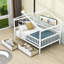 Lit en bois en forme de maison-88580467-88580470