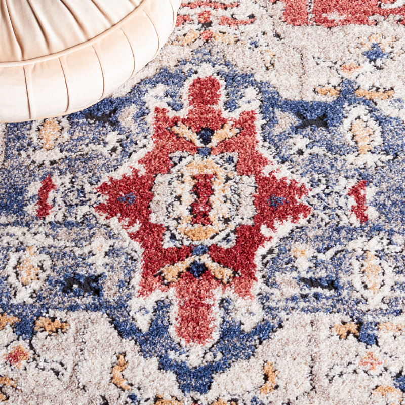 Tapis oriental en polypropylène tissé à la machine en beige / bleu / rouge Masias, Rectangle 5 pi 3 po x 7 pi 6 po