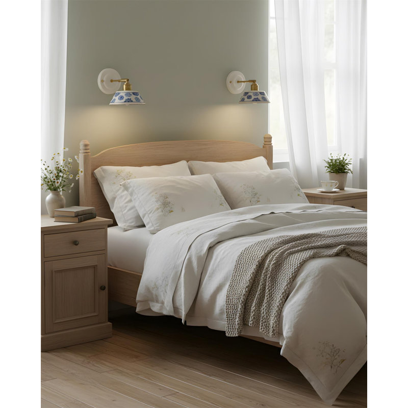 Applique murale à bras pivotant 1 lumière en laiton rétro avec abat-jour floral en porcelaine bleue