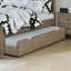 Lit double transitionnel avec lit gigogne gris chaud brossé au fil du bois et texture de grain de bois 1pc-129444235