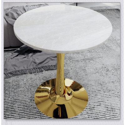 Table basse ronde avec surface en marbre et piédestal doré, parfaite pour les intérieurs modernes et contemporains, idéale pour 2 à 4 personnes.