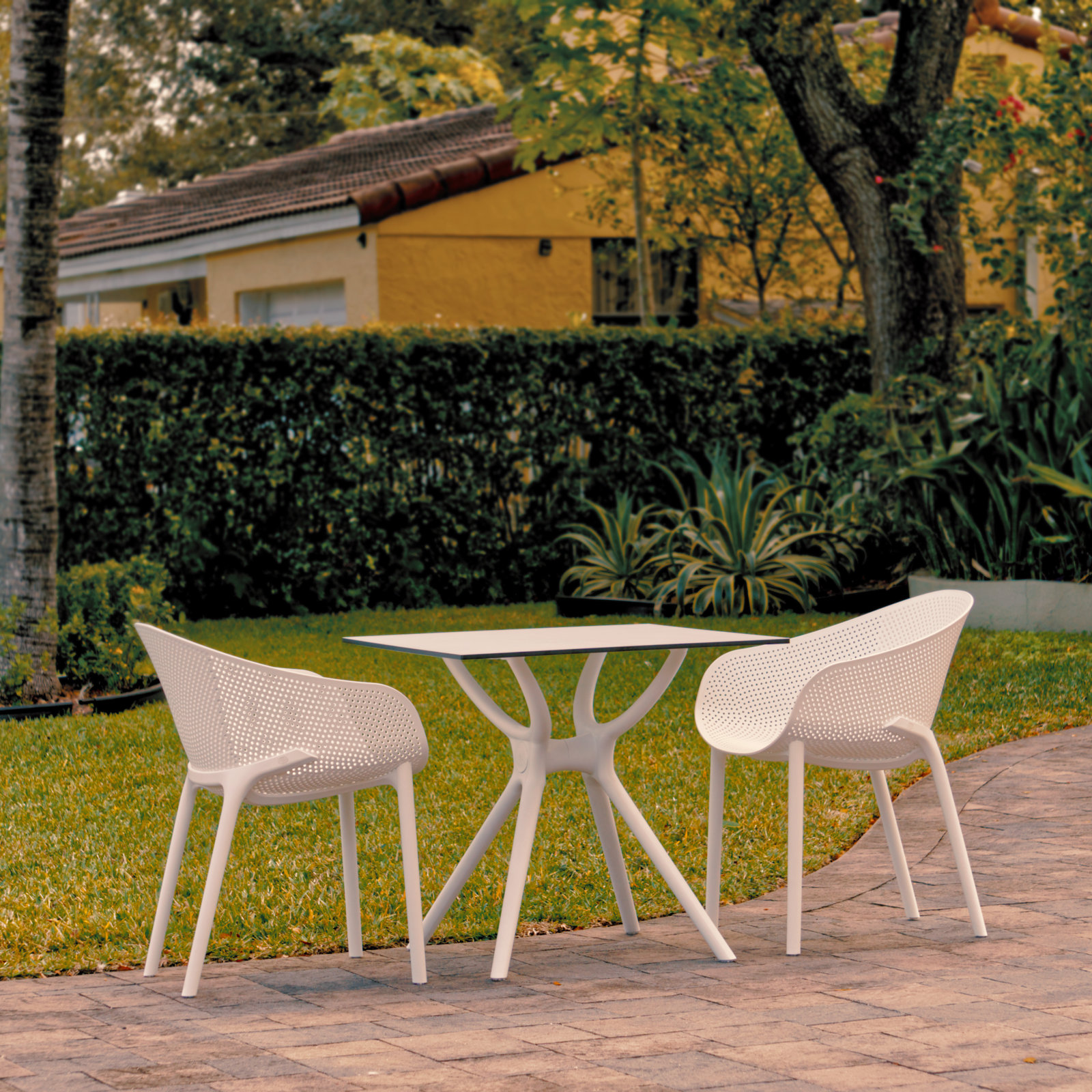 Farrah 32" Patio Bistro Set