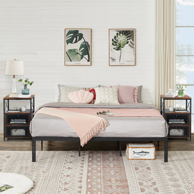 Ensemble de chambre avec lit plateforme et table de chevet en métal 3 pièces Blinni