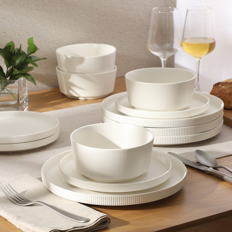 Ensemble de vaisselle en grès 12 pièces Gibson Home Dempsey Road - Service pour 4, assiettes et bols ronds blancs, ensemble de plats modernes en relief