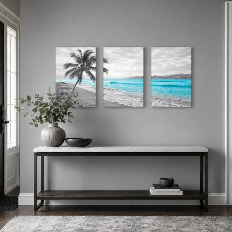 Ensemble de 3 toiles murales représentant un palmier noir et blanc sur une plage turquoise., H 24 po x l 16 po x 3 pièces
