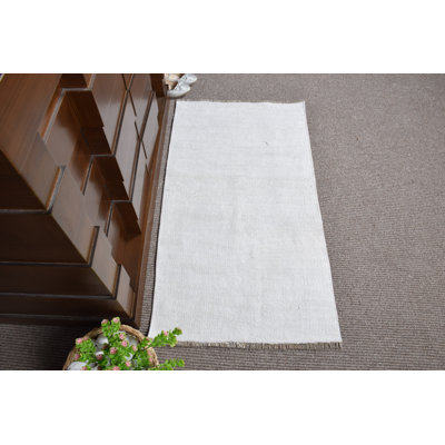 Élégant tapis de porte blanc rétro tissé à la main avec un design minimaliste doux pour un décor de hall d'entrée chic et bohème