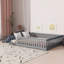 Lit en bois avec clôture-997059400