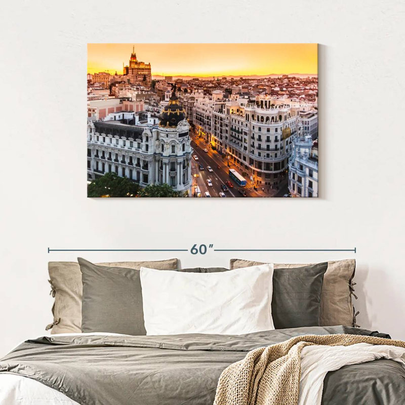 Nicci Gran Via, rue commerciale, H 30 po x l 45 po