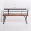 Banc rustique en bois d'acacia et en métal, parfait pour ajouter charme classique et durabilité à votre patio ou votre cour.