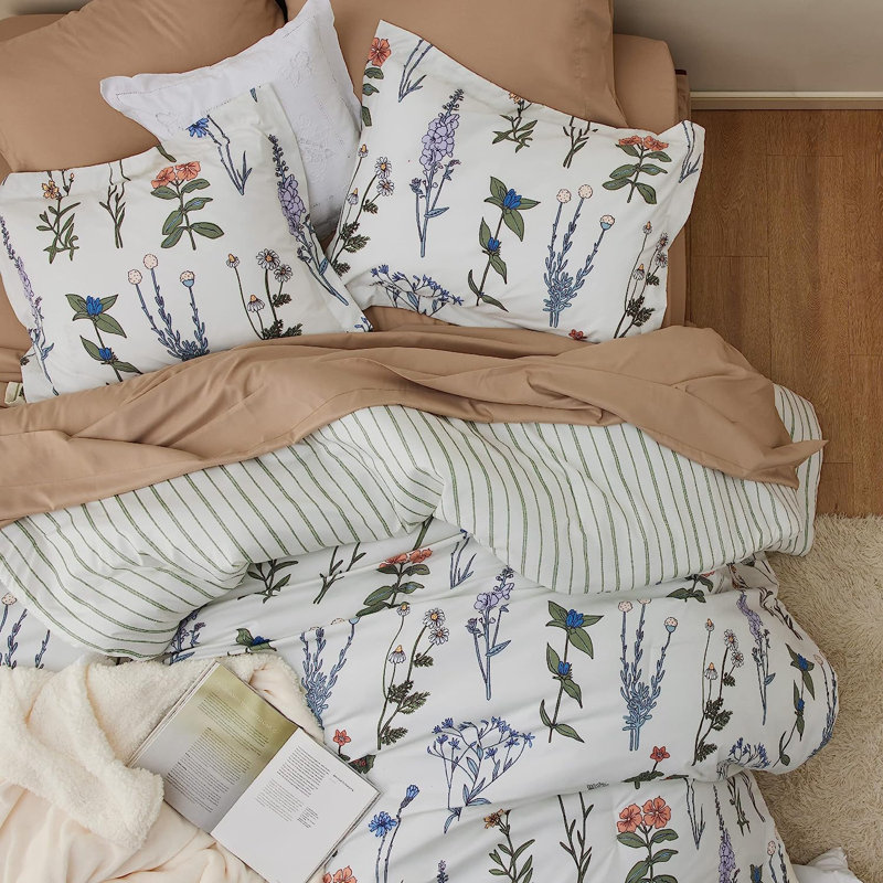 Floral Comforter, Queen Comforter + 2 Standard Shams