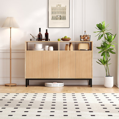 Buffet avec 4 portes et tablettes réglables 