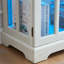 Superbe boîtier en verre blanc antique avec tablettes réglables et armoire de conception chic