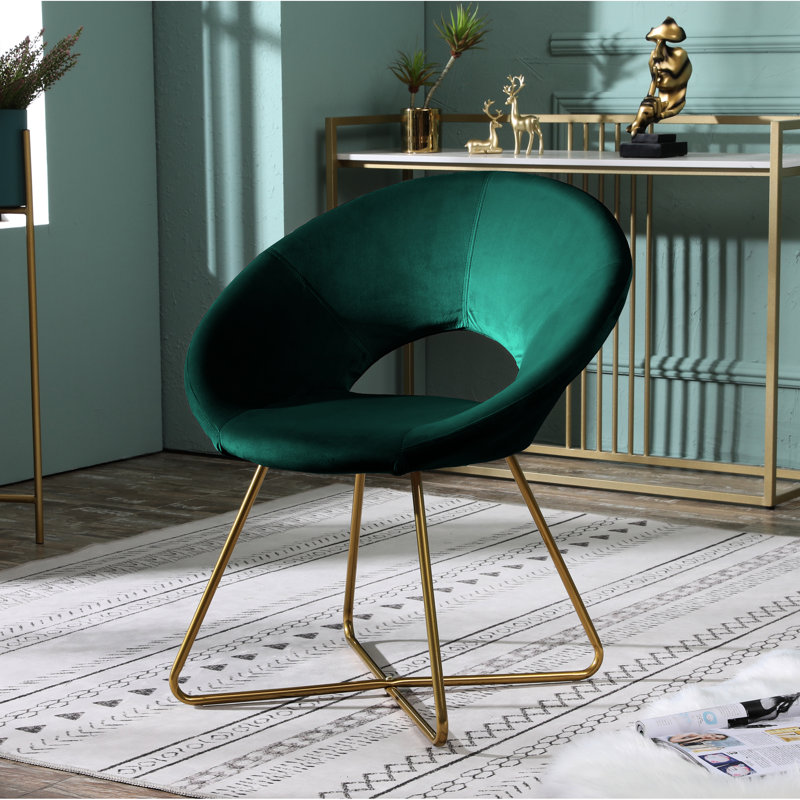 Chaise soyeuse avec velours rembourré, base en métal doré, dossier incurvé confortable, structure de traîneau, mécanisme de protection du plancher, l 28 po x P 25,5 po. Base en velours de ton or massif - Élégante