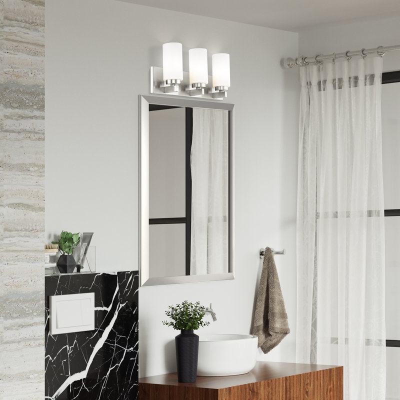 Éclairage pour salle de bain 3 lumières à intensité variable Kirkwood, Nickel brossé