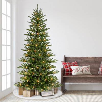 Arbre de Noël épinette verte avec lumières