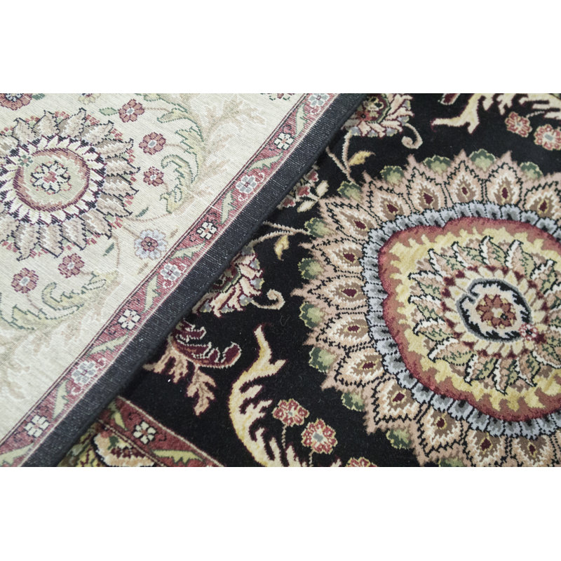 Tapis noir et beige noué à la main de haute qualité