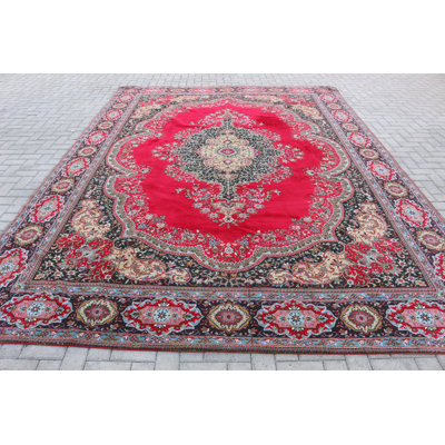 Tapis turc surdimensionné à motif floral rouge parfait pour la décoration intérieure avec une ambiance antique et un design exquis