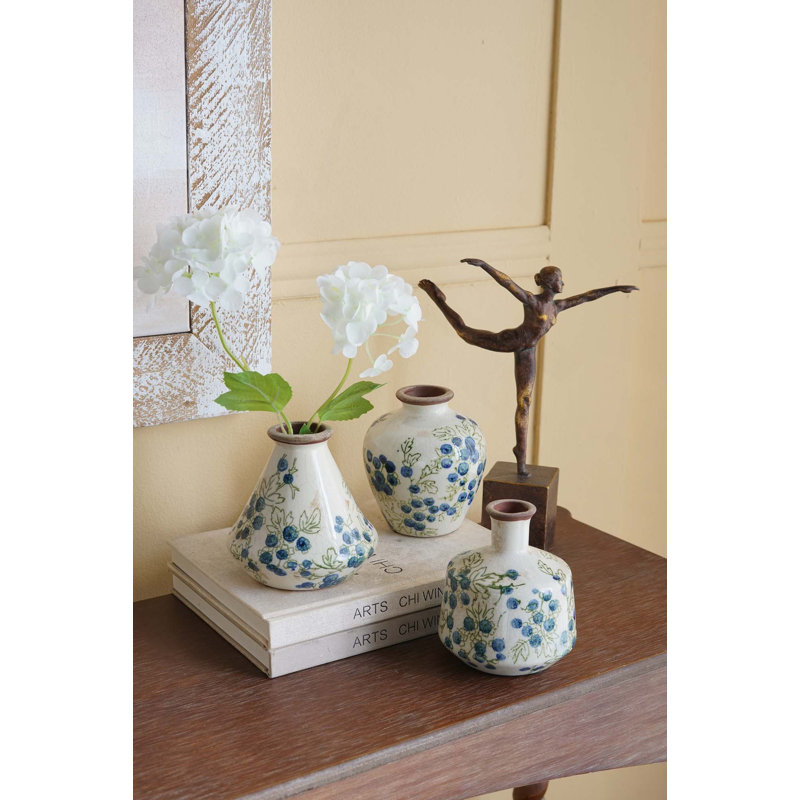 S / 3 vases en céramique blancs à motif de bleuets