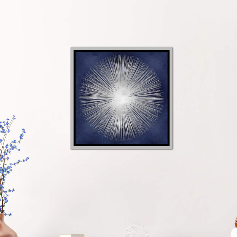 «Silver Sunburst On Blue I» par Abby Young - impression d'art graphique, H 18 po x l 18 po x 1,5 po, Toile avec cadre argenté